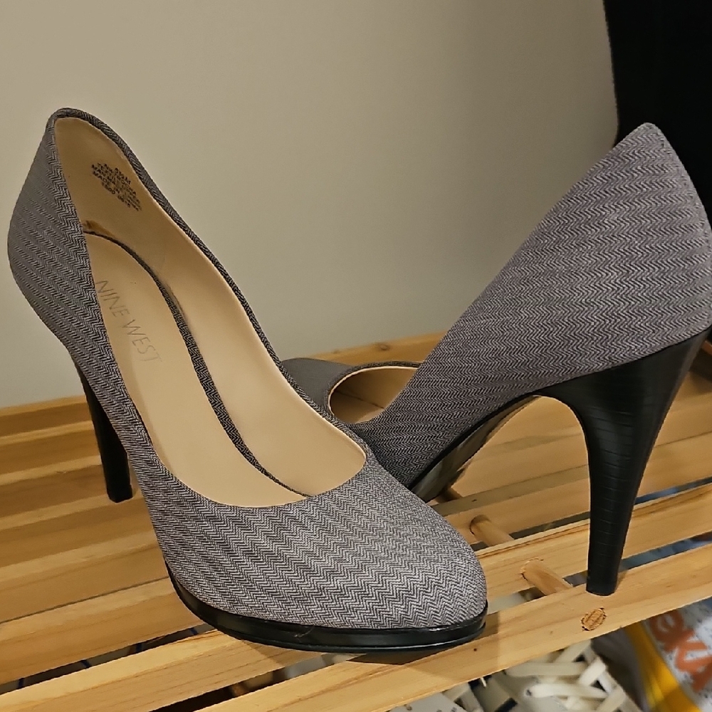 Nine West Black and Gray Women's Heels Size 5.5